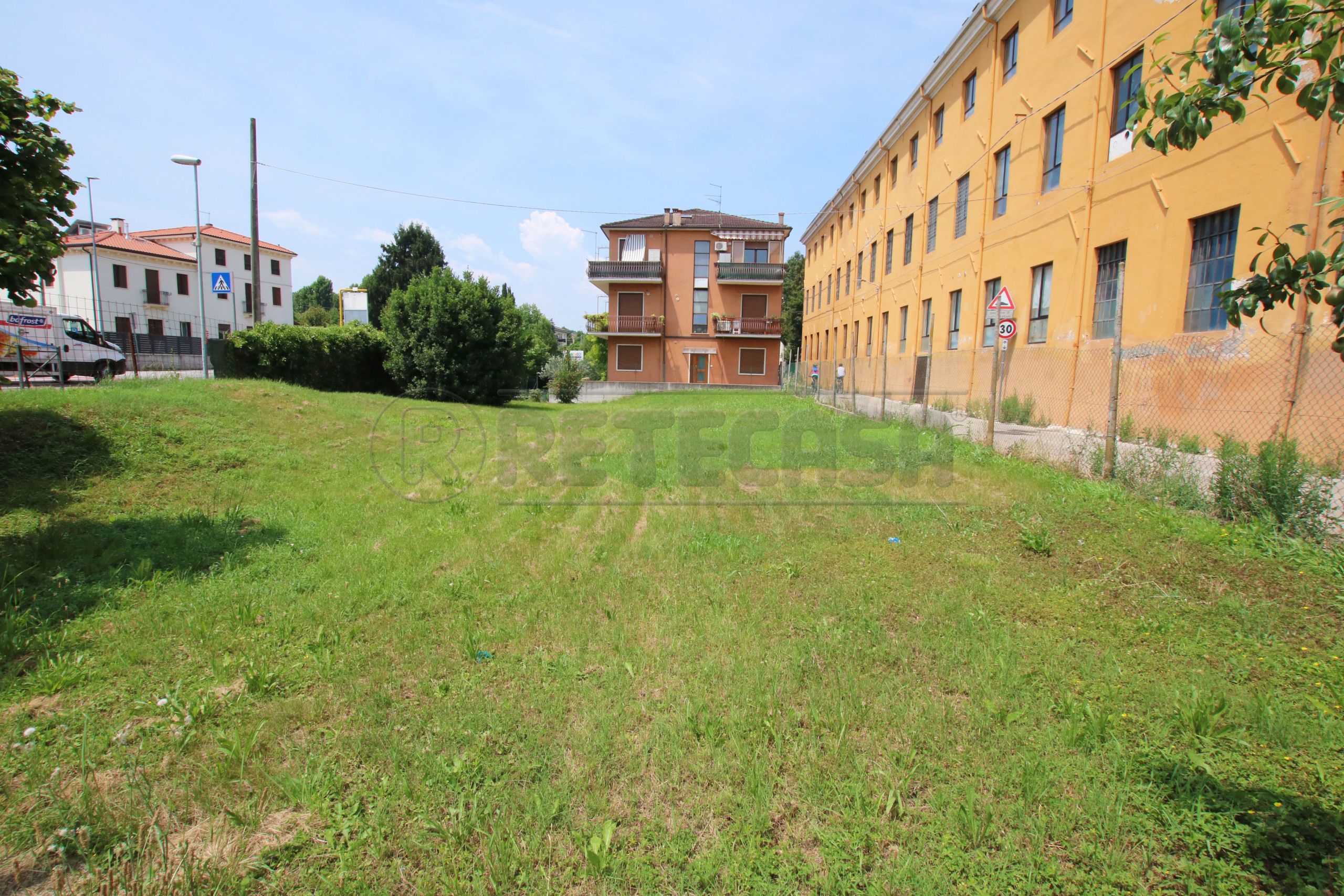 Immagine 21 di Villa in vendita  a Vicenza