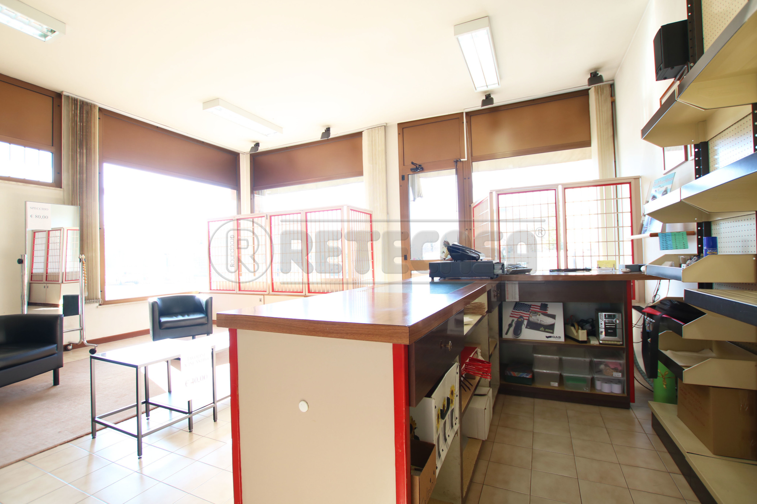 Immagine 4 di Locale commerciale in vendita  in Via Gaetano Salvemini 65 a Vicenza