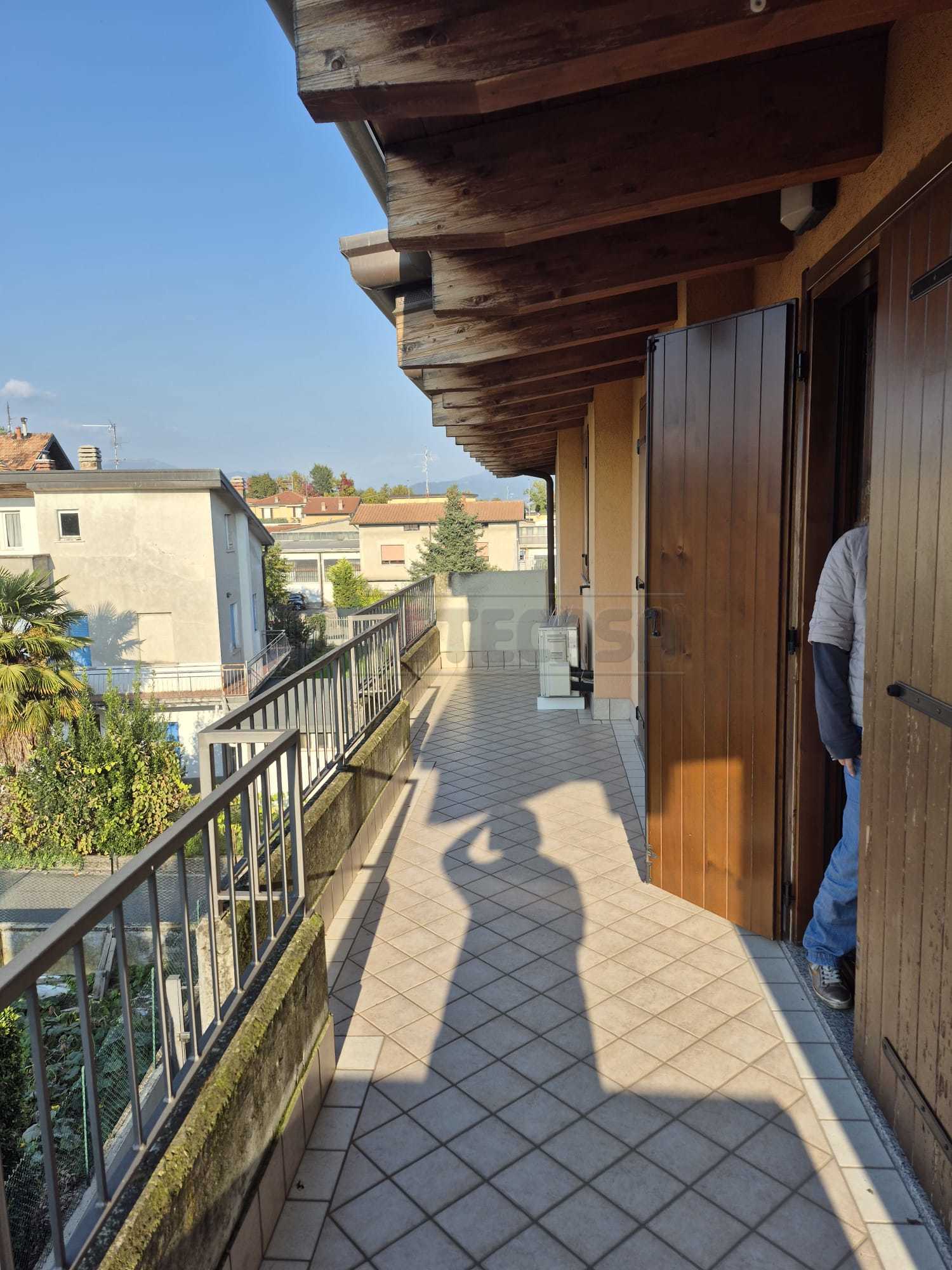 Immagine 15 di Bilocale in affitto  a Azzano San Paolo