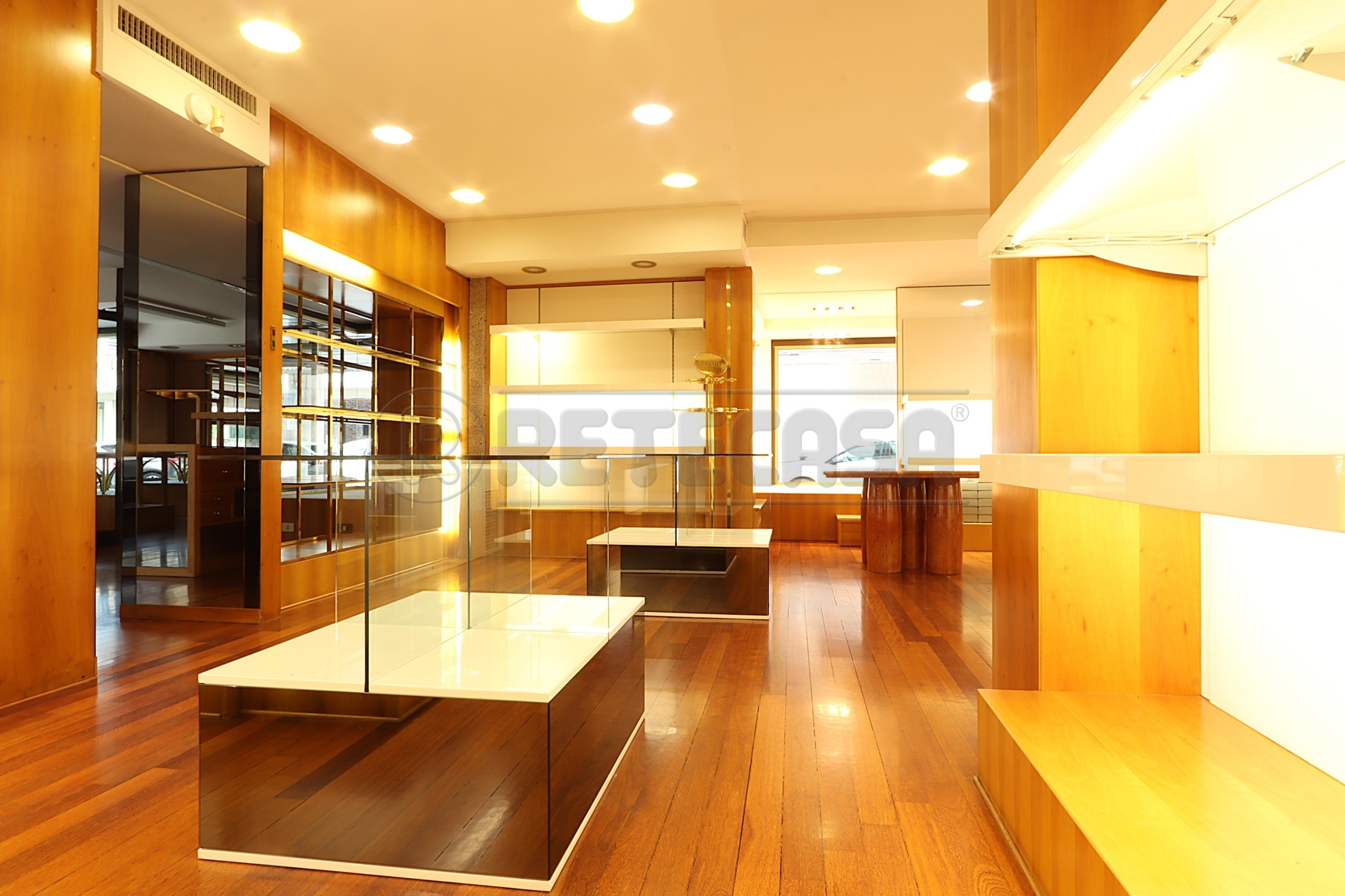 Immagine 5 di Locale commerciale in affitto  a Camisano Vicentino