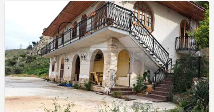 Immagine 1 di Villa in vendita  in Strada Statale 113, Snc a Termini Imerese