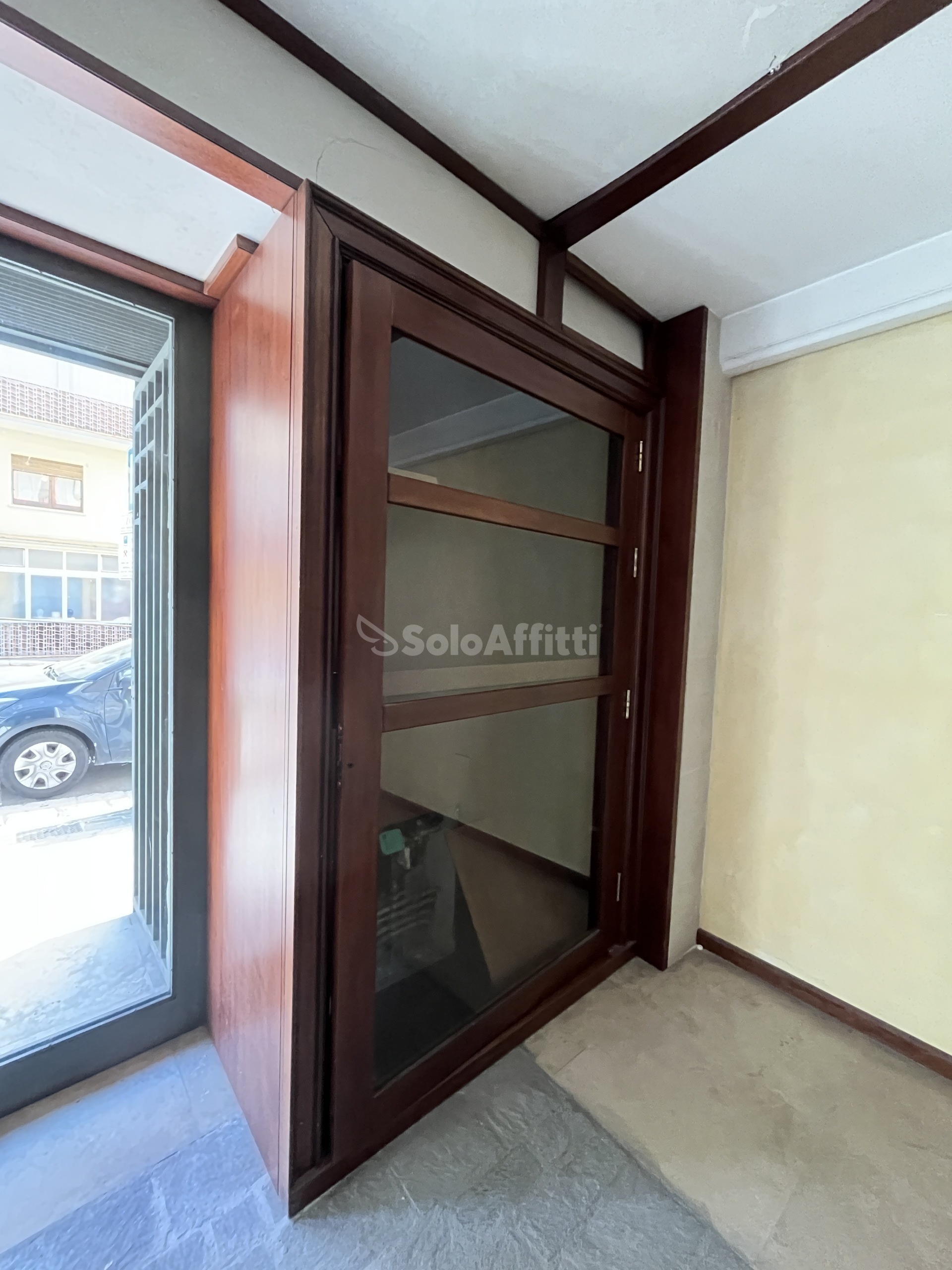 Immagine 22 di Locale commerciale in affitto  in Via Nicola Vaccaro a Potenza