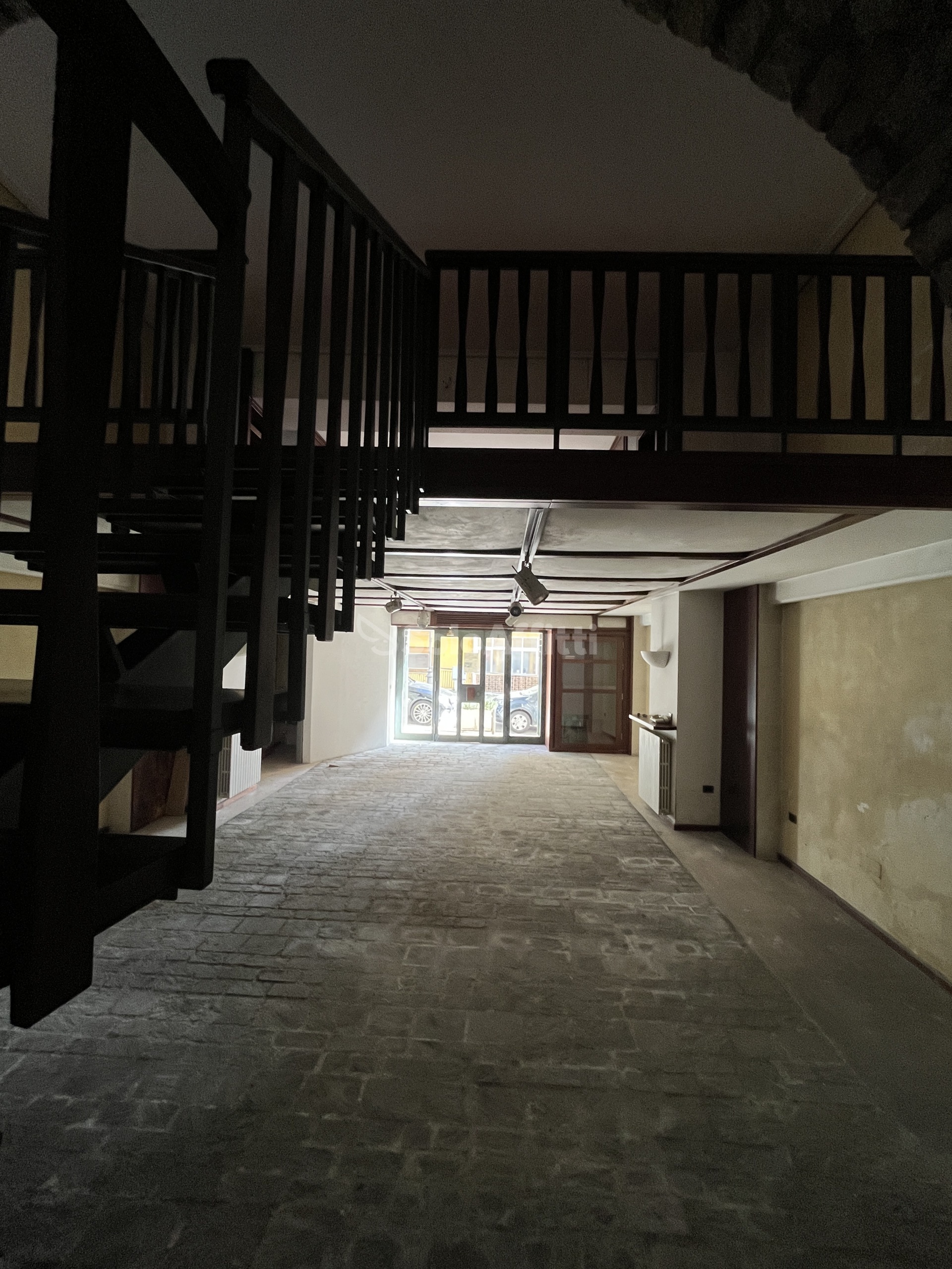 Immagine 20 di Locale commerciale in affitto  in Via Nicola Vaccaro a Potenza