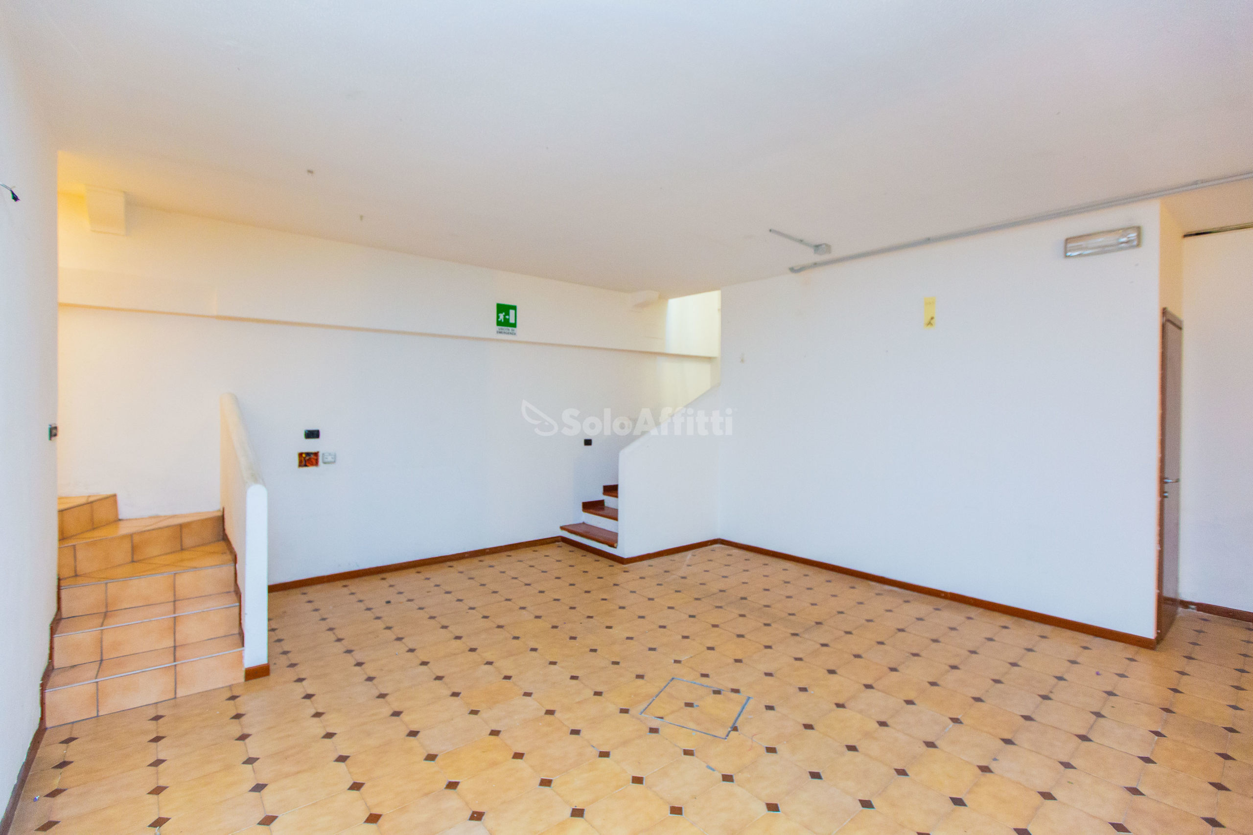 Immagine 14 di Locale commerciale in affitto  in Viale Lombardia 14 a Busto Arsizio