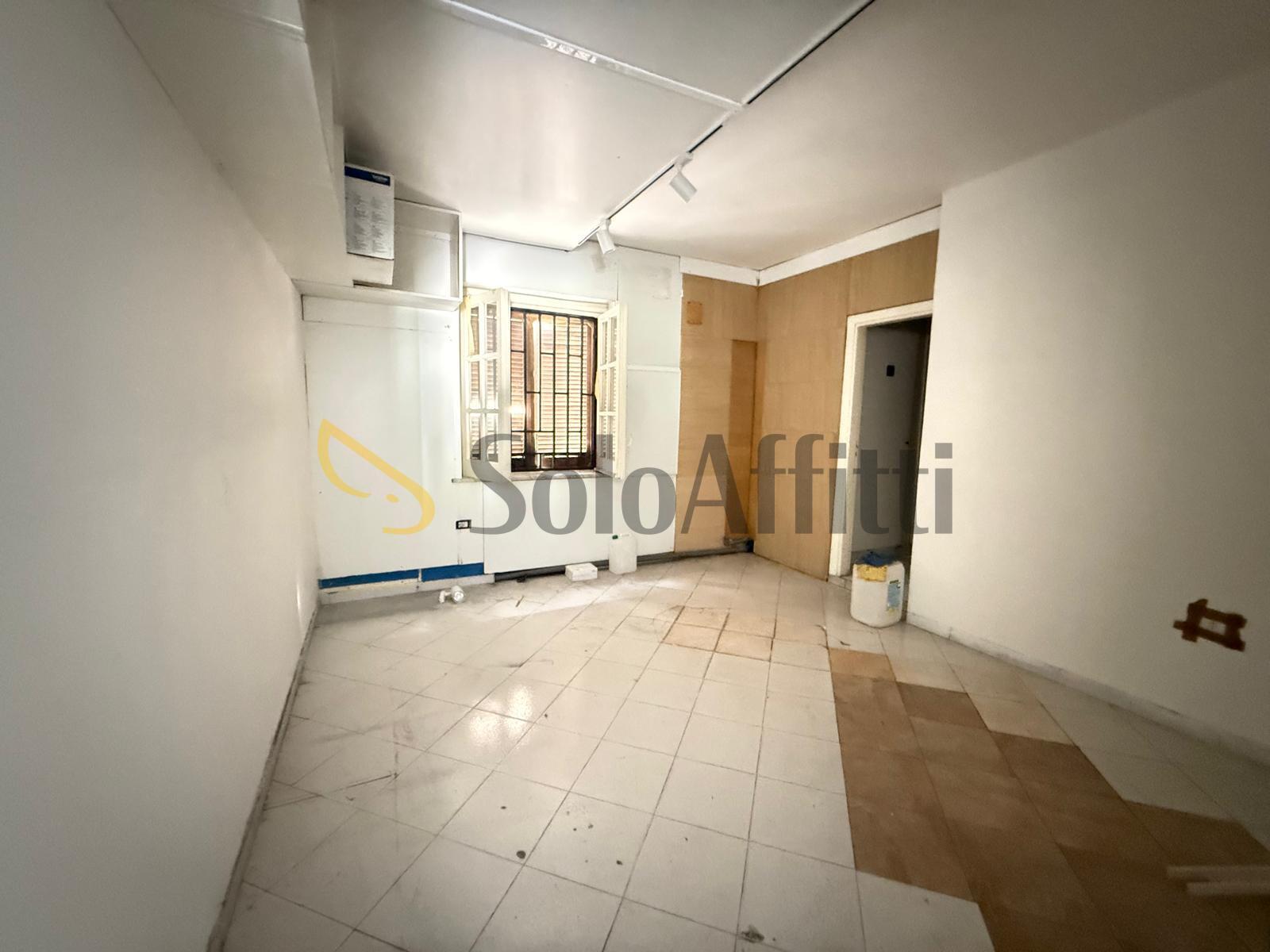 Immagine 23 di Locale commerciale in affitto  in Via John Fitzgerald Kennedy 26 a Caserta