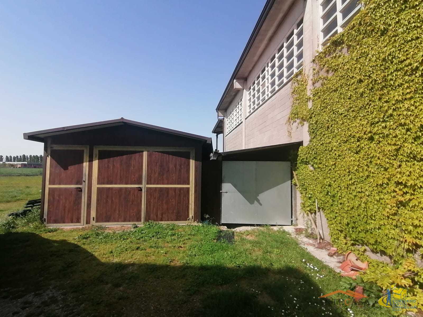 Immagine 8 di Casa bifamiliare in vendita  in Vi Cornetole a Poviglio