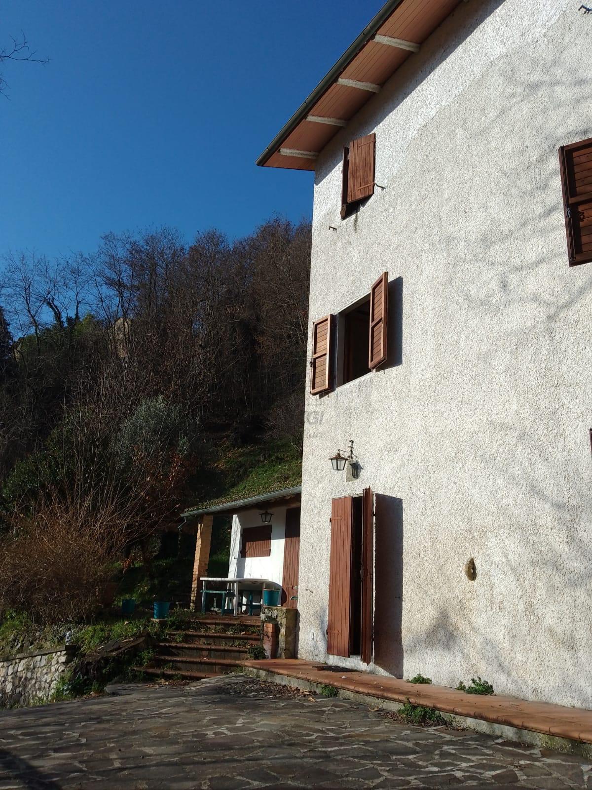 Immagine 12 di Rustico / casale in vendita  a Bagni Di Lucca