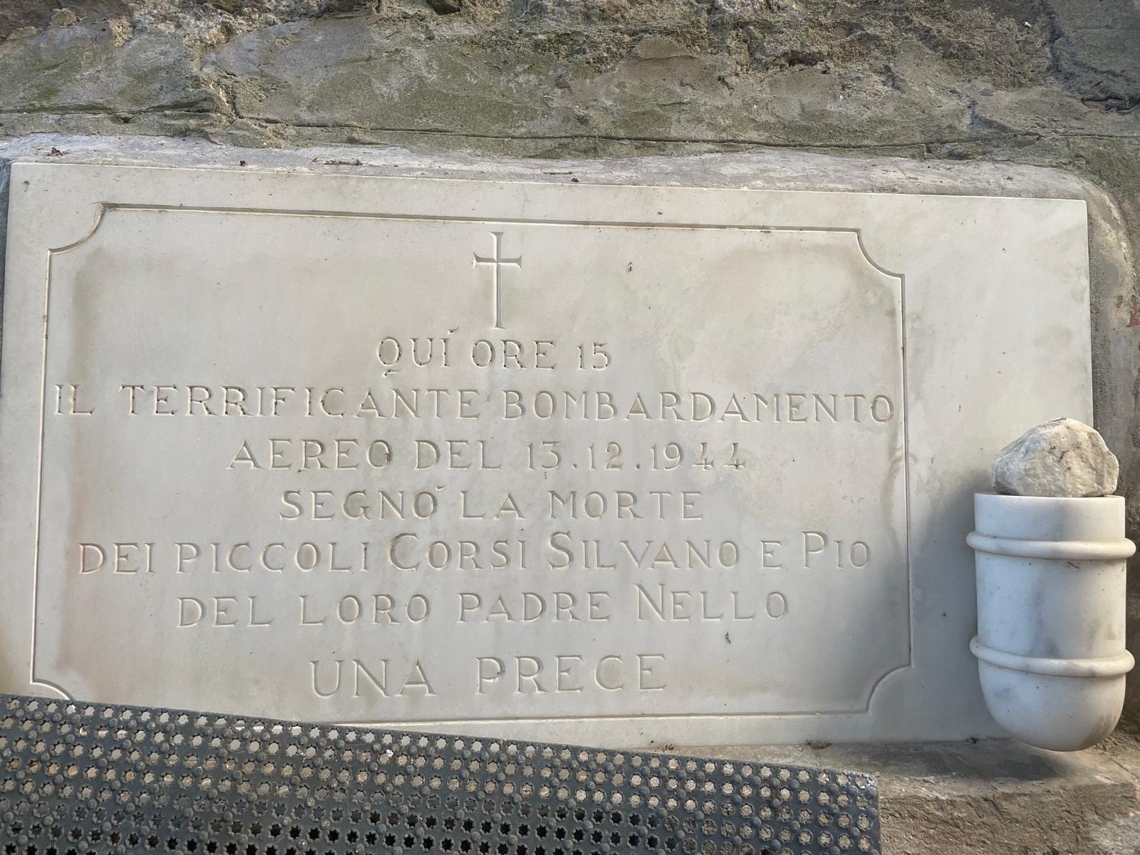 Immagine 12 di Trilocale in vendita  a Ameglia