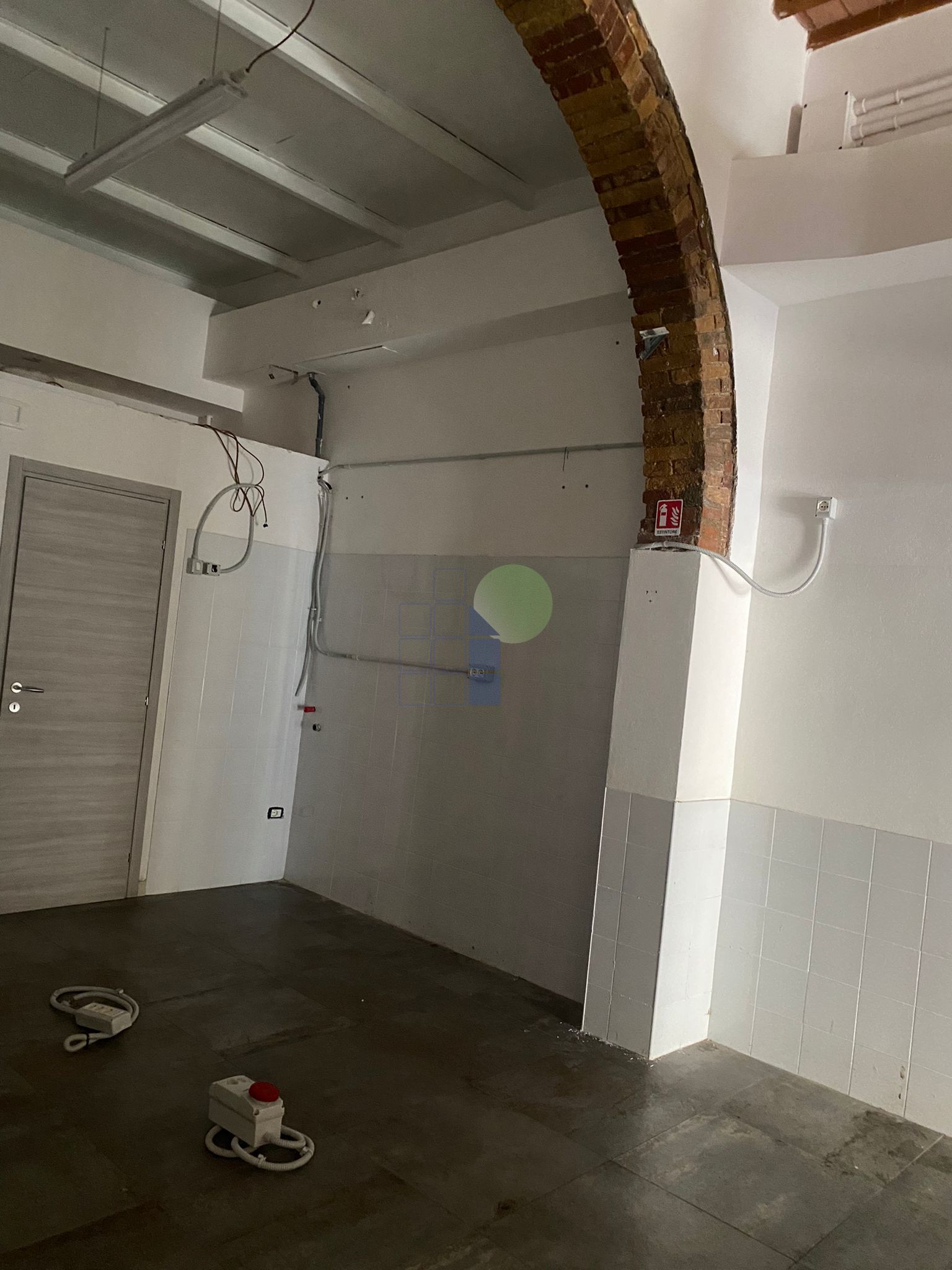 Immagine 6 di Capannone industriale in affitto  in Piazza Damiano Chiesa 14 a Livorno