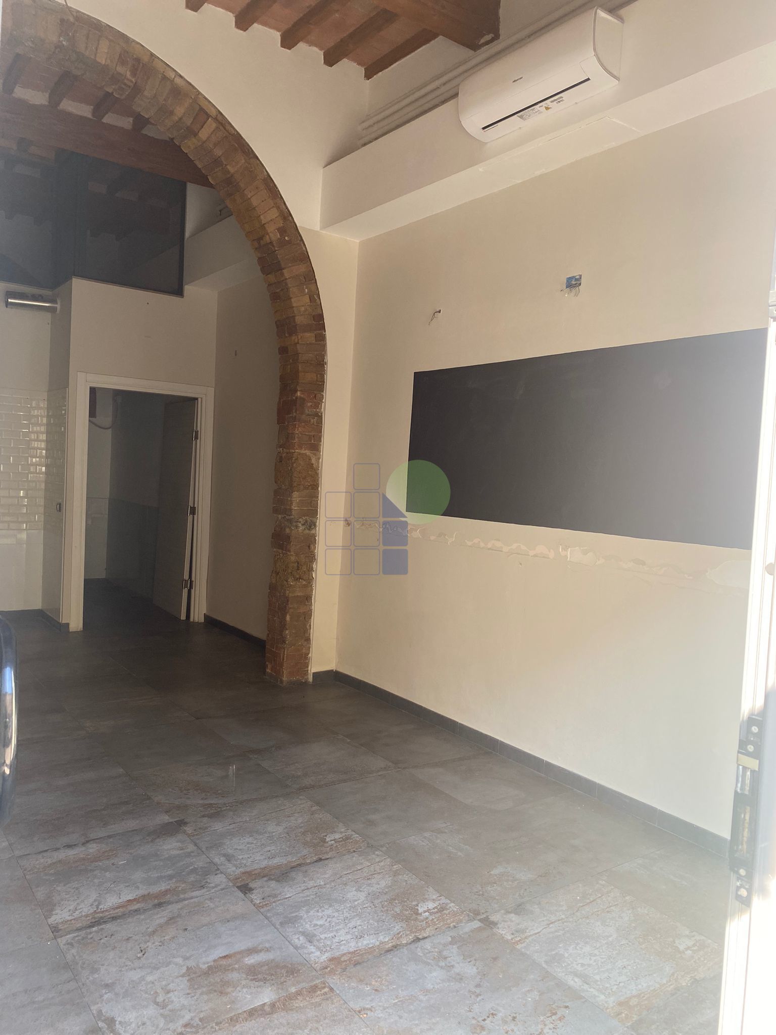 Immagine 14 di Capannone industriale in affitto  in Piazza Damiano Chiesa 14 a Livorno