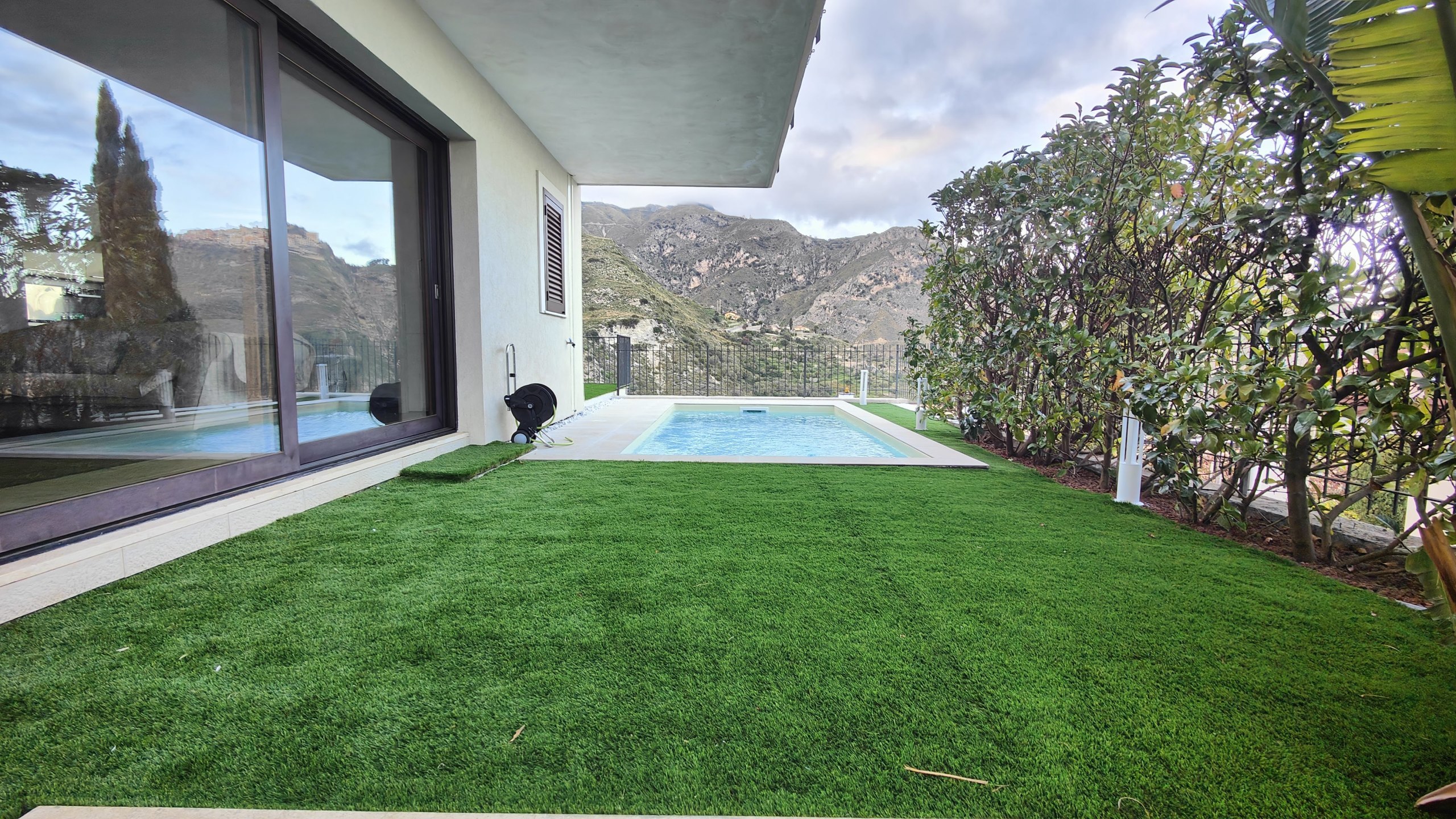 Immagine 60 di Villa in vendita  in c.da mastrissa snc a Taormina