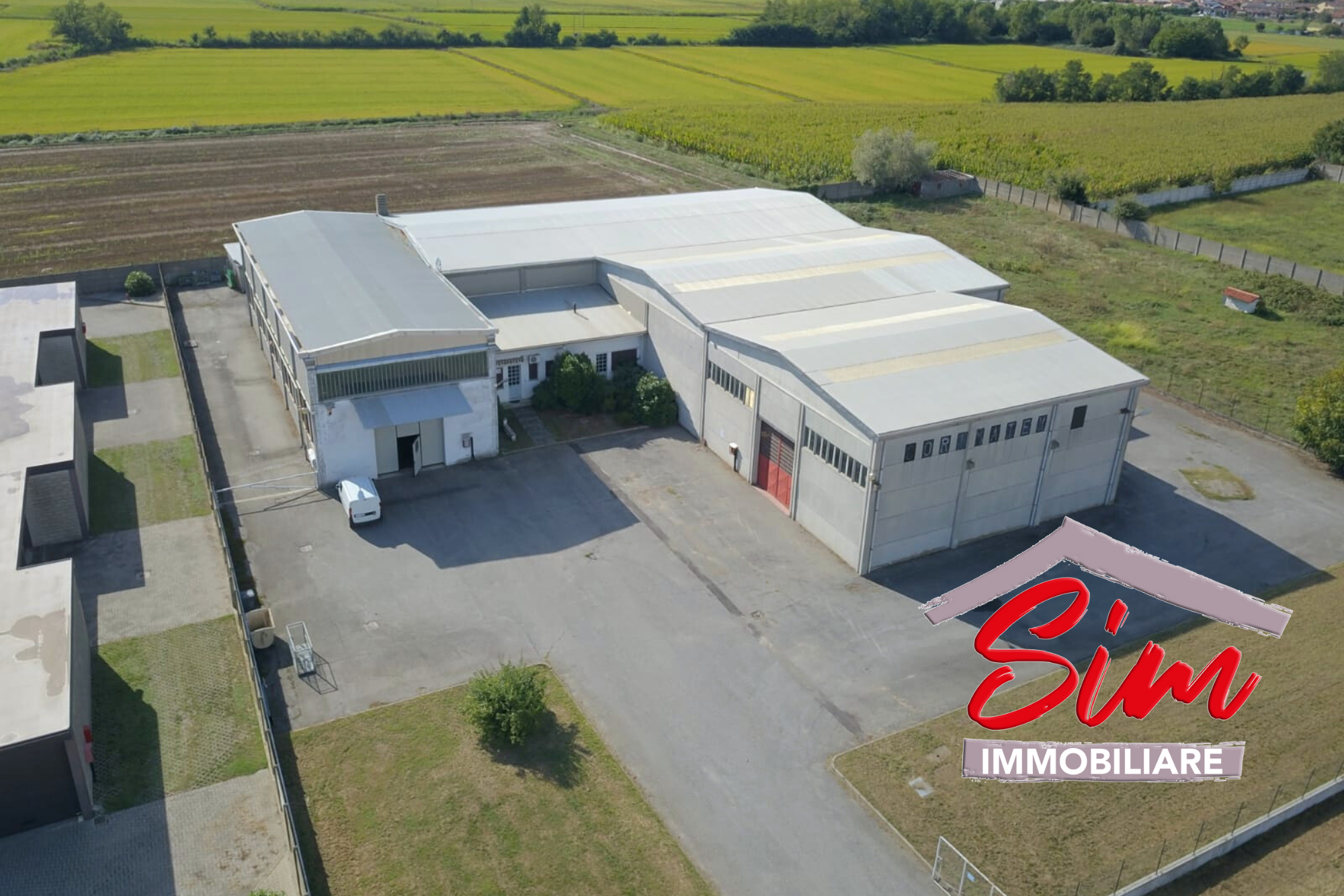 Immagine 18 di Locale commerciale in vendita  in Strada statale 229 del Lago d'Ortatrada provincial sn a Caltignaga