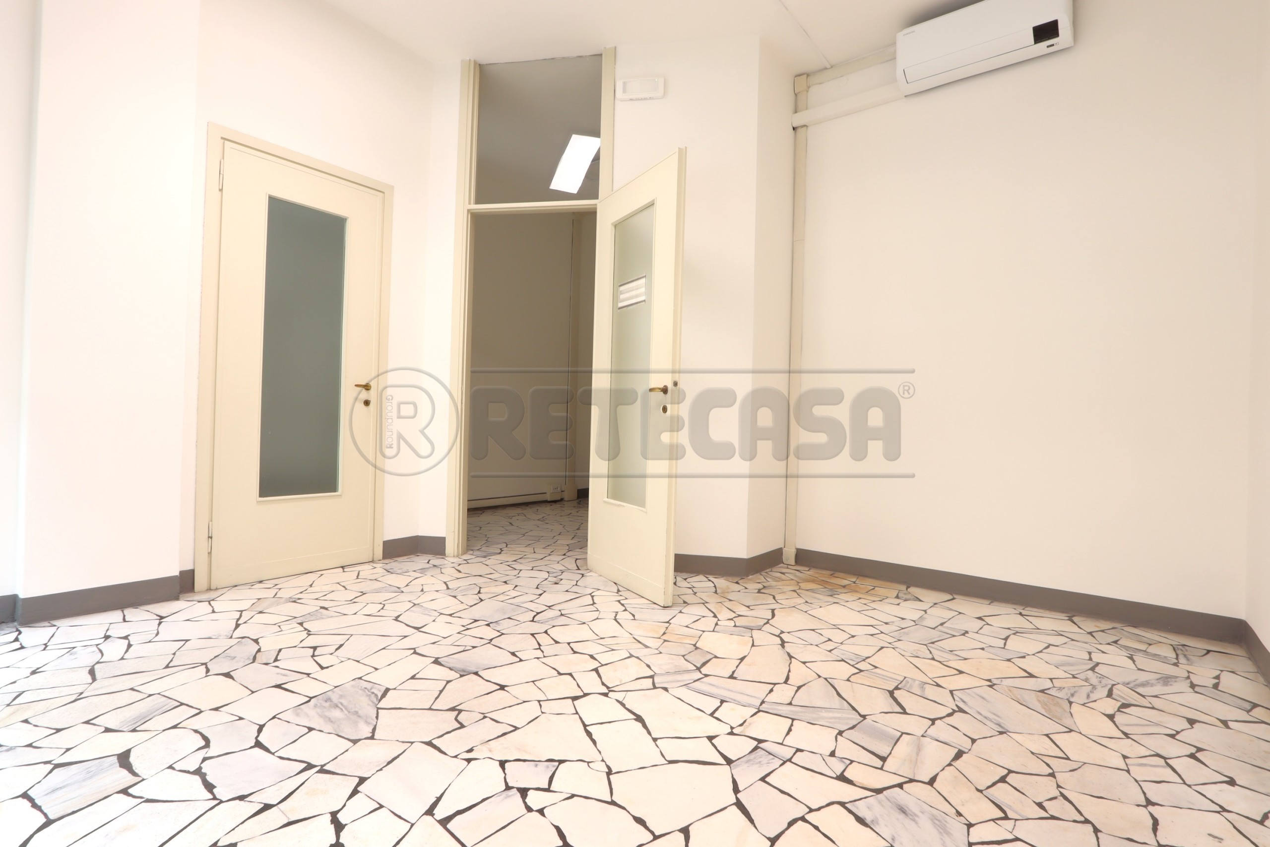 Immagine 6 di Ufficio in affitto  in Viale Milano 56 a Vicenza