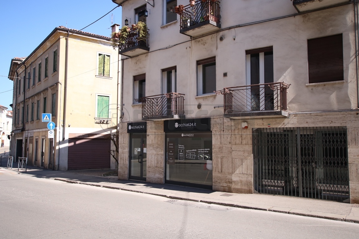 Immagine 18 di Locale commerciale in vendita  in Contrà s. Francesco a Vicenza