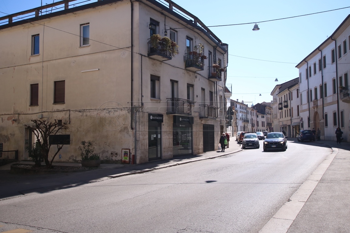 Immagine 5 di Locale commerciale in vendita  in Contrà s. Francesco a Vicenza