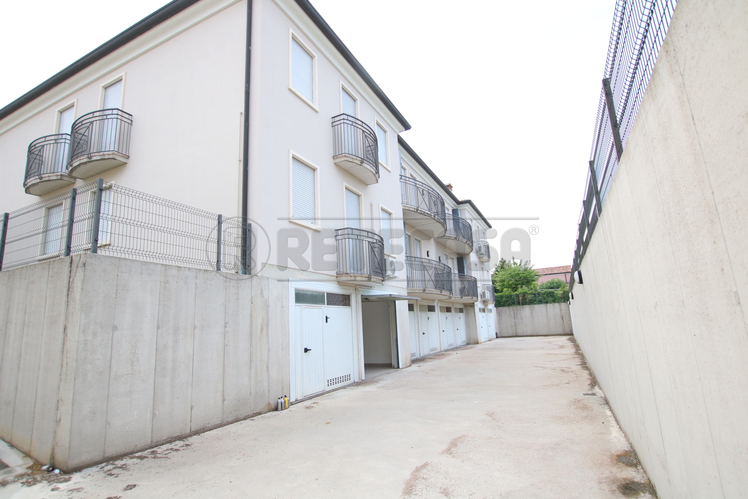 Immagine 30 di Bilocale in vendita  in Via Giovanni Falcone a Barbarano Mossano