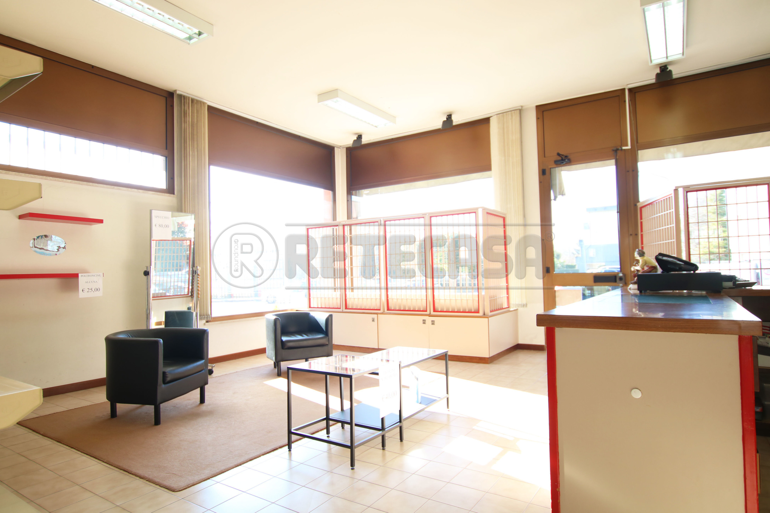 Immagine 11 di Locale commerciale in vendita  in Via Gaetano Salvemini 65 a Vicenza