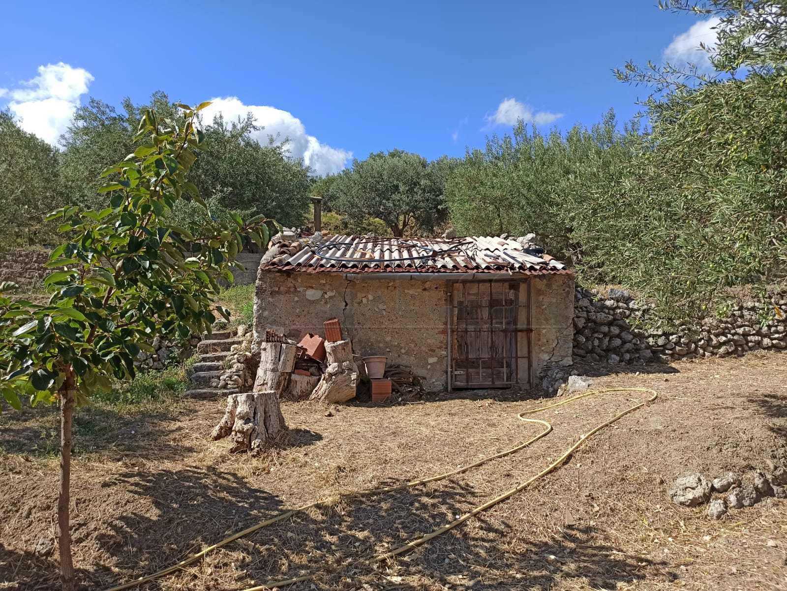 Immagine 11 di Rustico / casale in vendita  in Contrada Sant'Anna 39 a Messina
