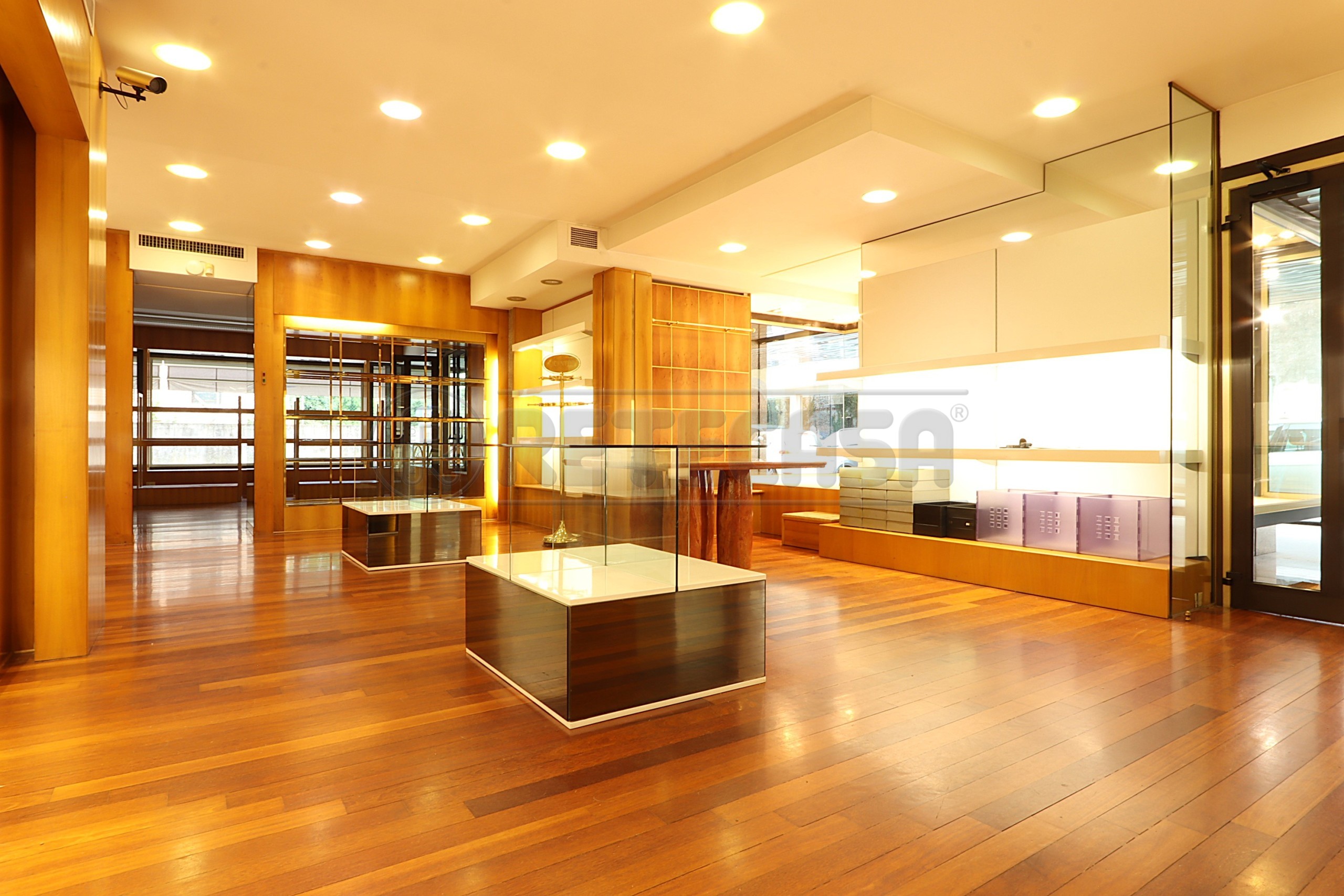 Immagine 3 di Locale commerciale in affitto  a Camisano Vicentino