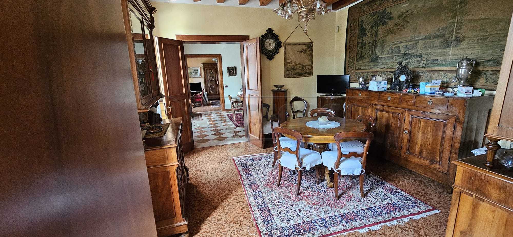 Immagine 12 di Villa in vendita  a Mirano