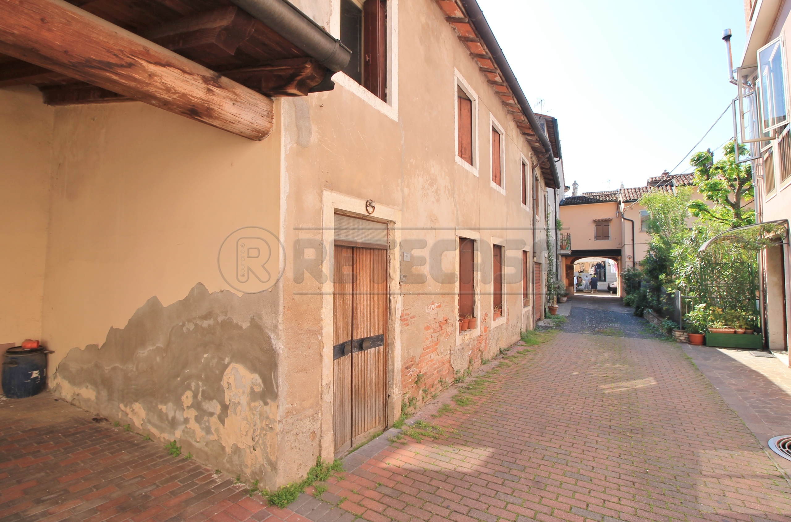 Immagine 2 di Casa semindipendente in vendita  in VIA XXIV MAGGIO 47 a Montebello Vicentino