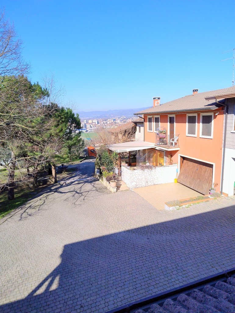 Immagine 27 di Casa bifamiliare in vendita  a Montecchio Maggiore