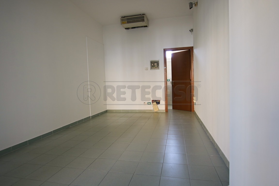 Immagine 12 di Locale commerciale in vendita  in Via Monte Lungo a Arcugnano