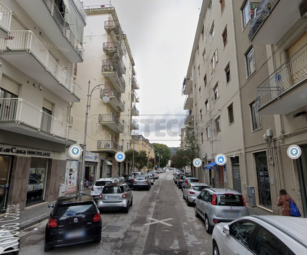 Immagine 3 di Trilocale in vendita  in Via Rocco Cocchia 8 a Salerno