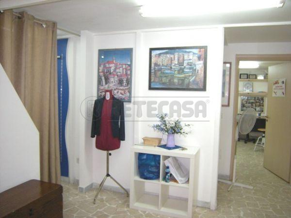 Immagine 3 di Locale commerciale in vendita  in via napoleone colajanni 160 a Caltanissetta