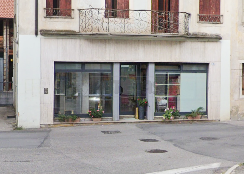 Immagine 1 di Locale commerciale in affitto  in Via Villa 1 a Castelgomberto