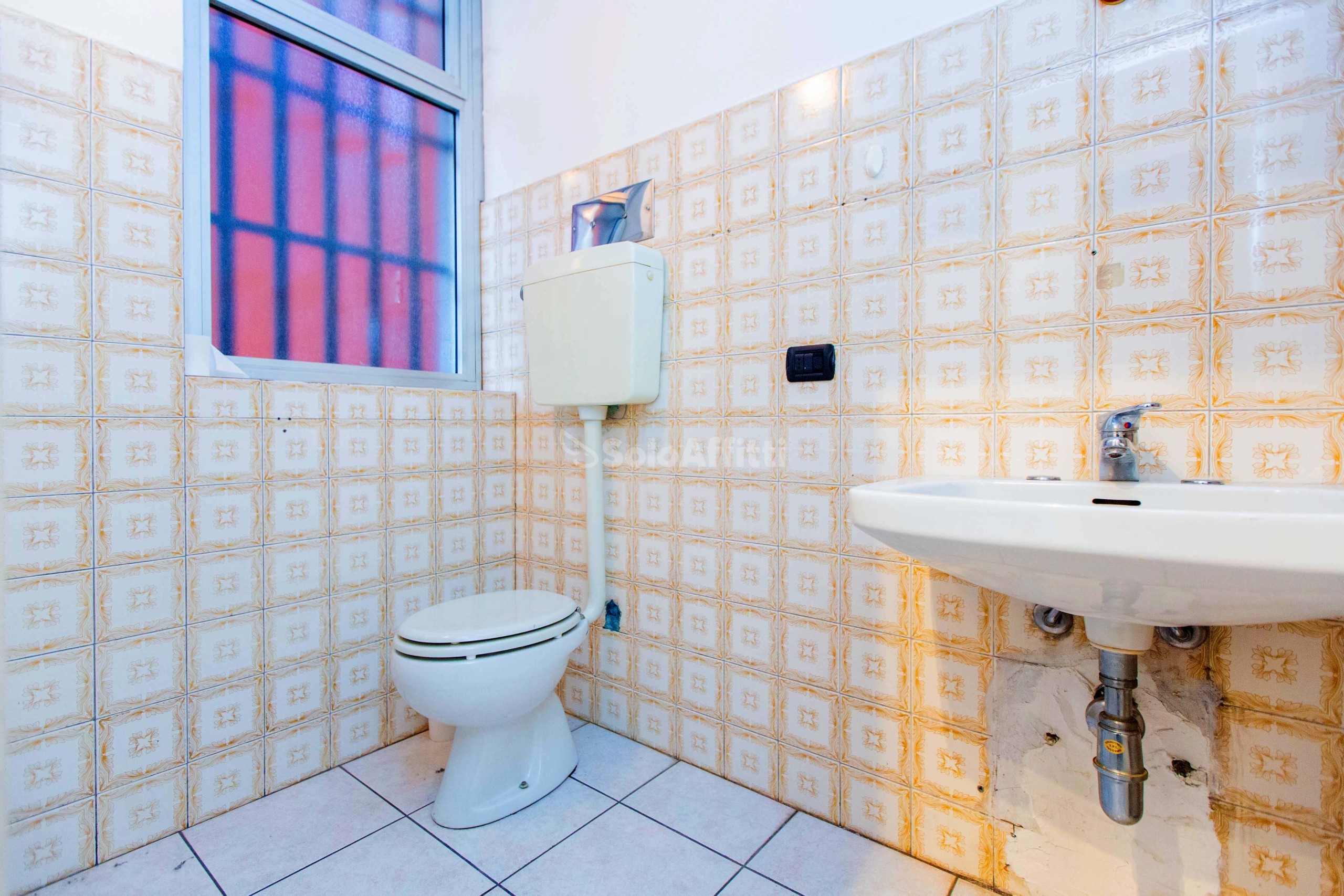 Immagine 27 di Locale commerciale in affitto  in Viale Lombardia 14 a Busto Arsizio