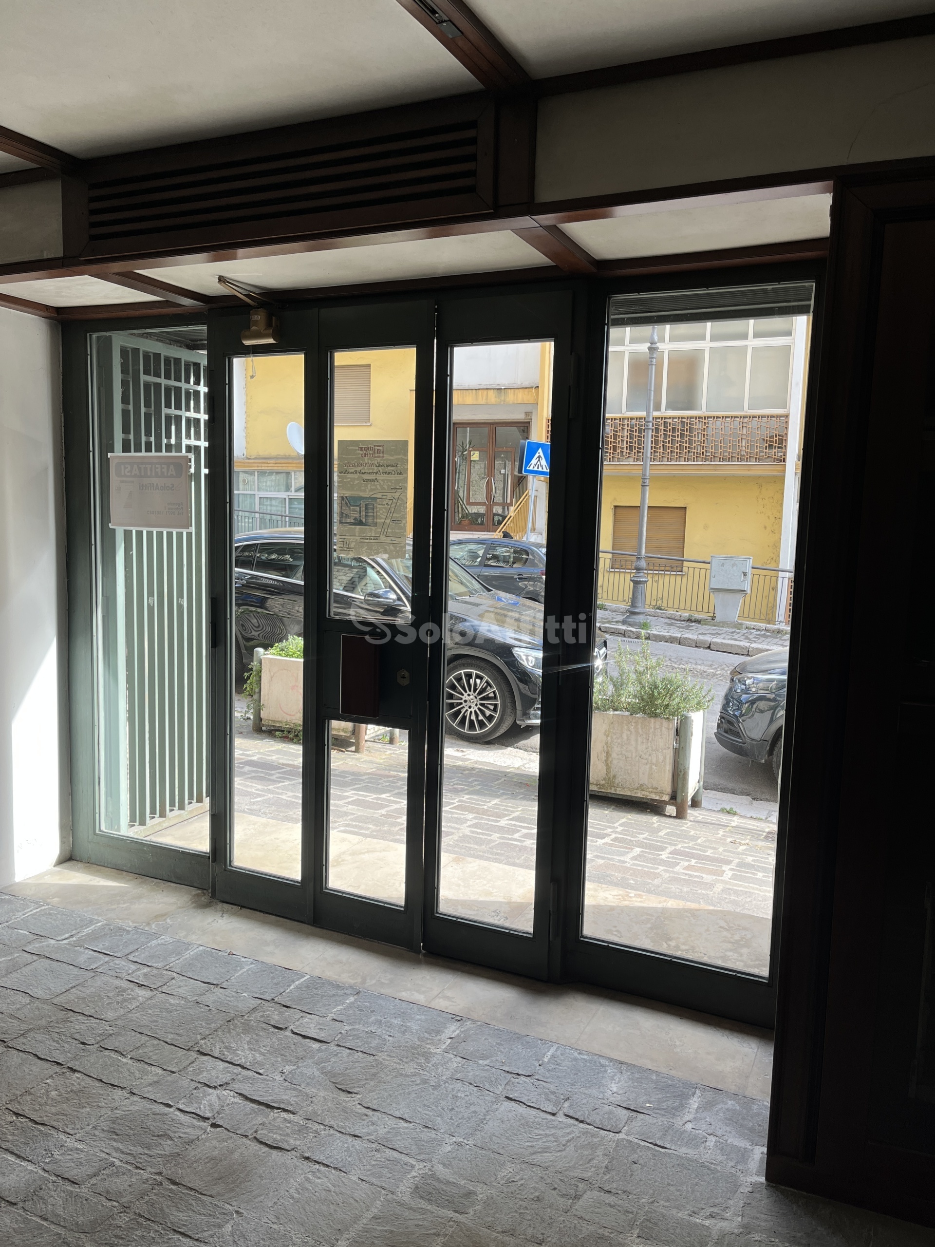 Immagine 2 di Locale commerciale in affitto  in Via Nicola Vaccaro a Potenza