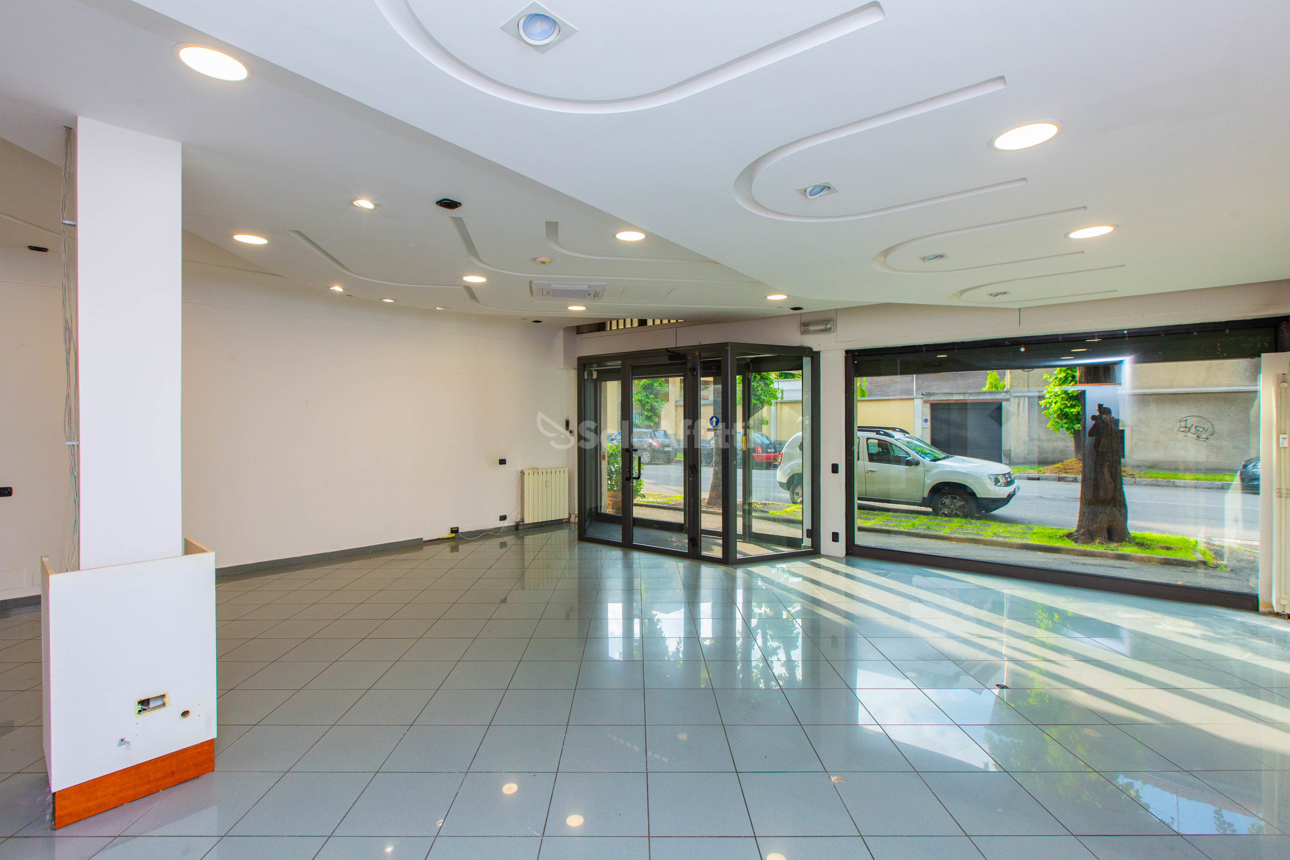 Immagine 35 di Locale commerciale in affitto  in Viale Lombardia 14 a Busto Arsizio