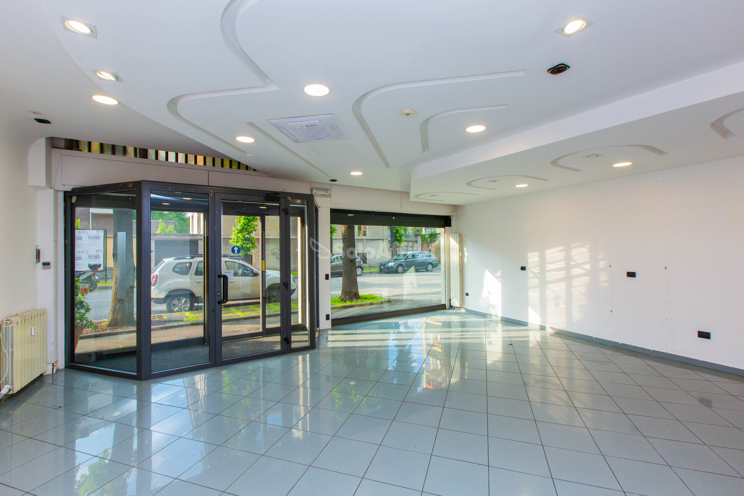 Immagine 34 di Locale commerciale in affitto  in Viale Lombardia 14 a Busto Arsizio