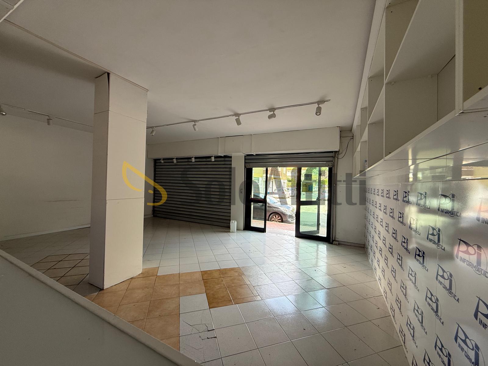 Immagine 17 di Locale commerciale in affitto  in Via John Fitzgerald Kennedy 26 a Caserta