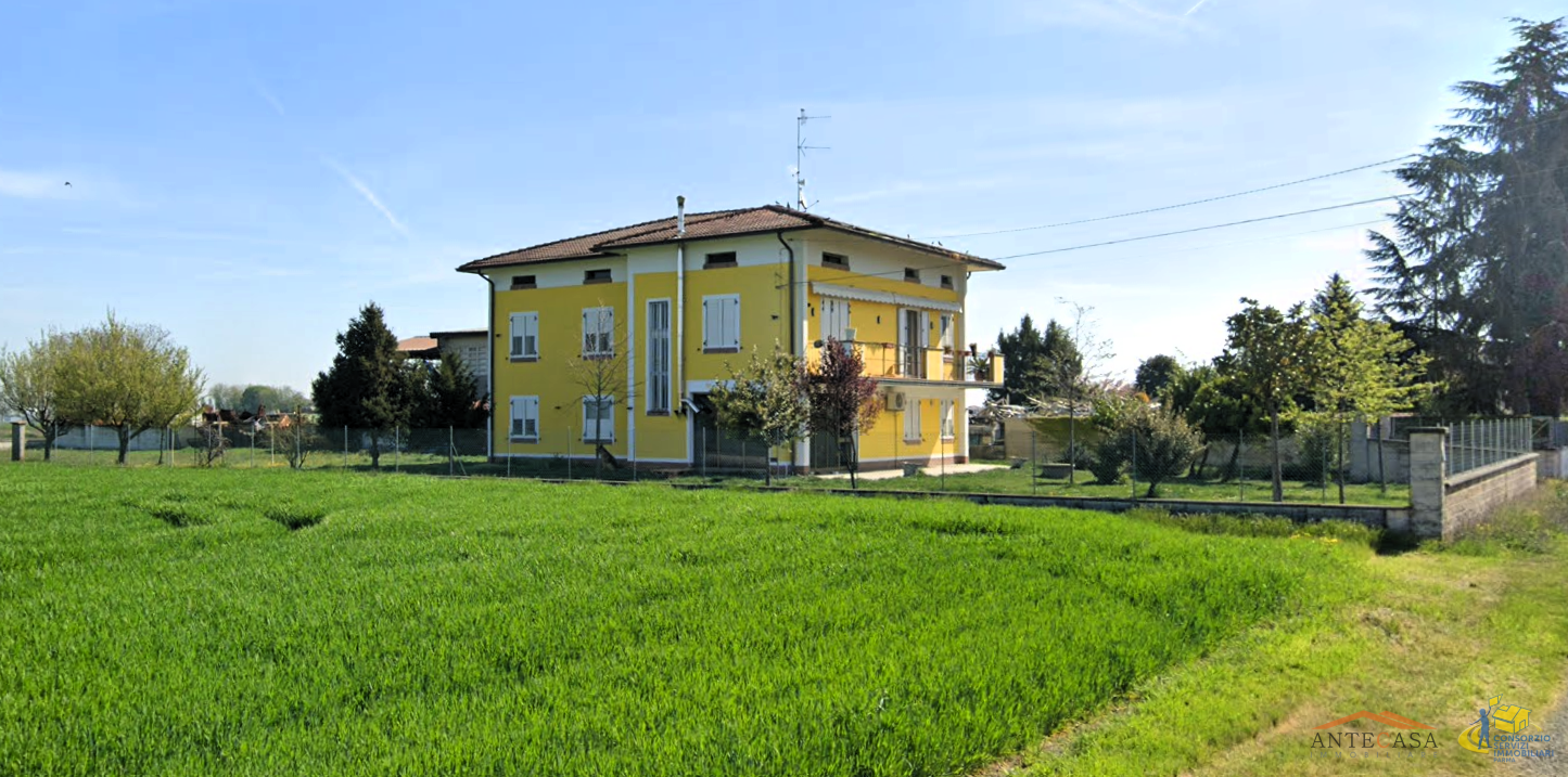 Immagine 3 di Casa bifamiliare in vendita  in Vi Cornetole a Poviglio