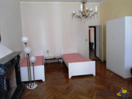 Immagine 5 di Trilocale in vendita  in Strada Garibaldi 45 a Parma