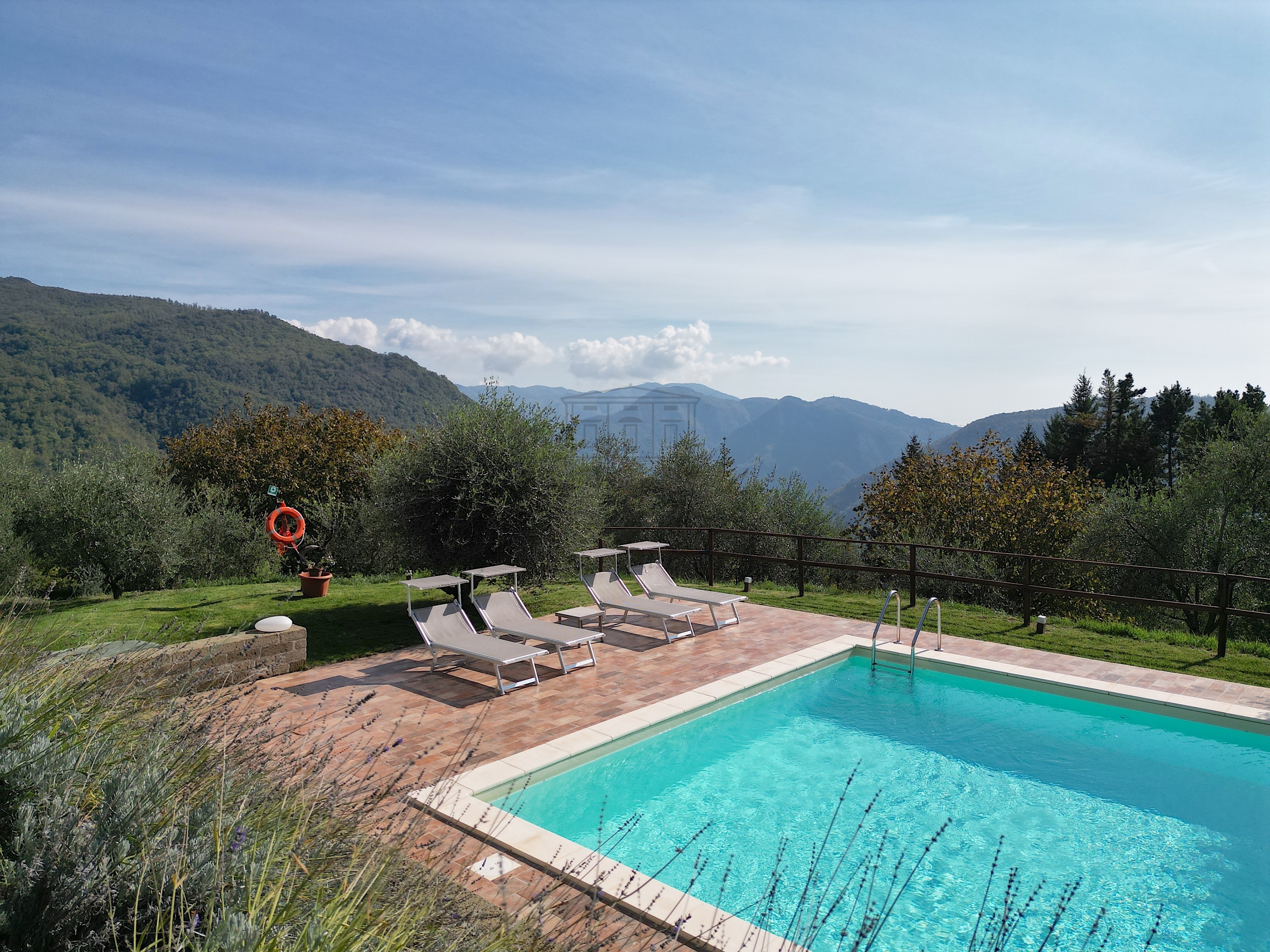 Immagine 8 di Bed & Breakfast in vendita  in Via San Gemma Galgani 4 a Pescaglia