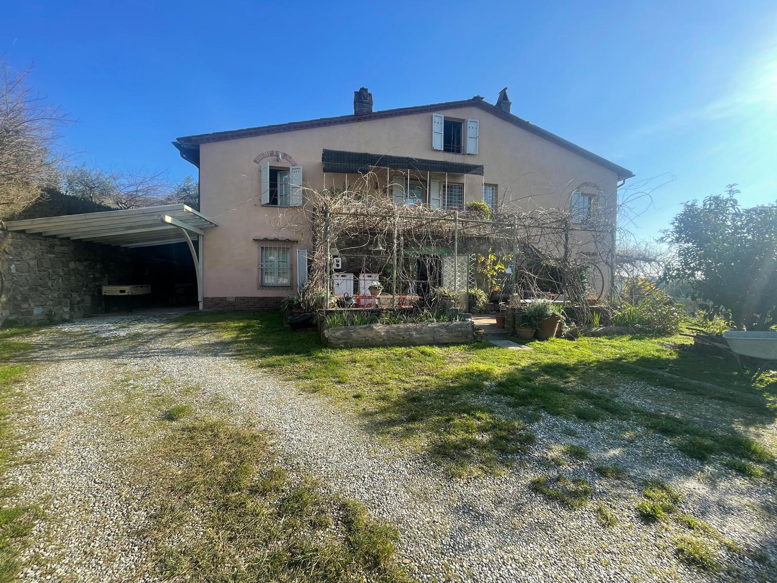 Immagine 3 di Rustico / casale in vendita  in Via dei bertolotti a Lucca