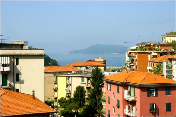 Immagine 1 di Trilocale in vendita  a Lerici
