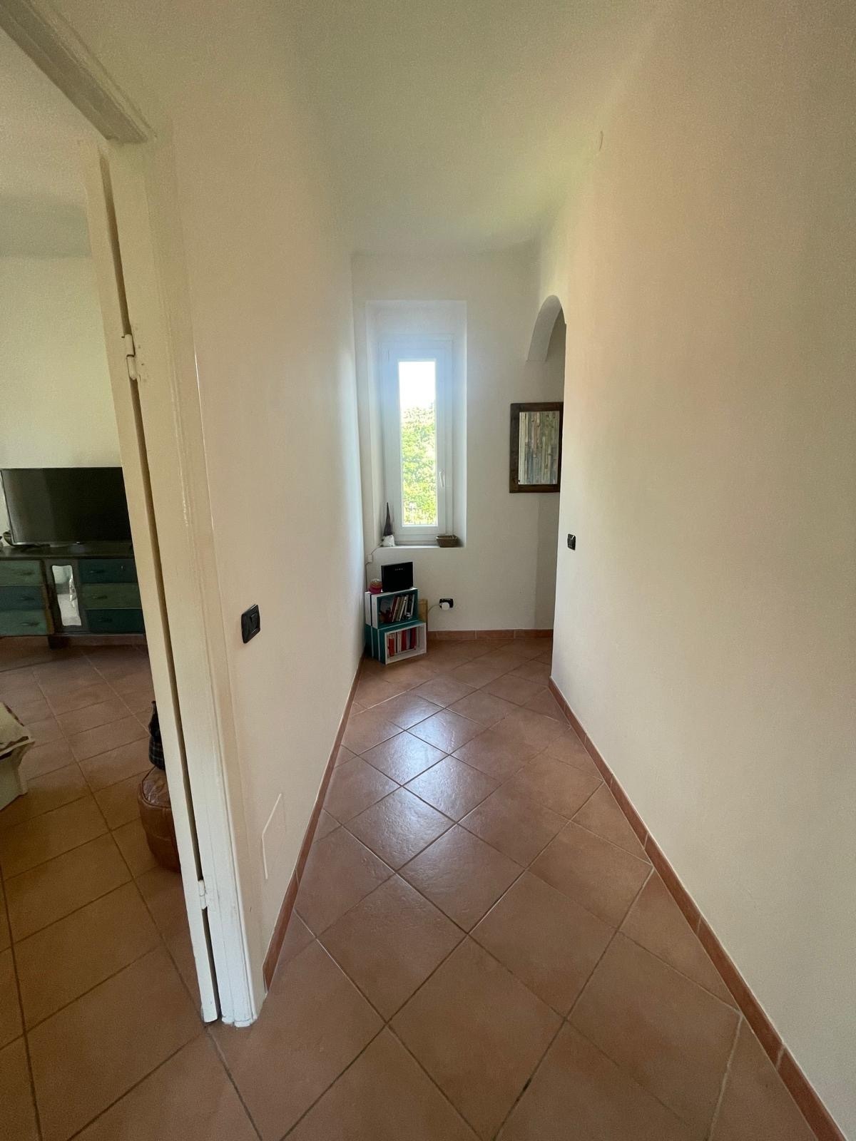 Immagine 6 di Trilocale in vendita  a Ameglia