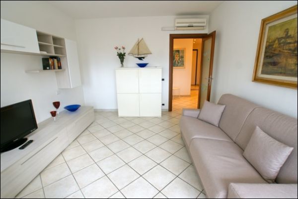 Immagine 2 di Trilocale in vendita  a Lerici