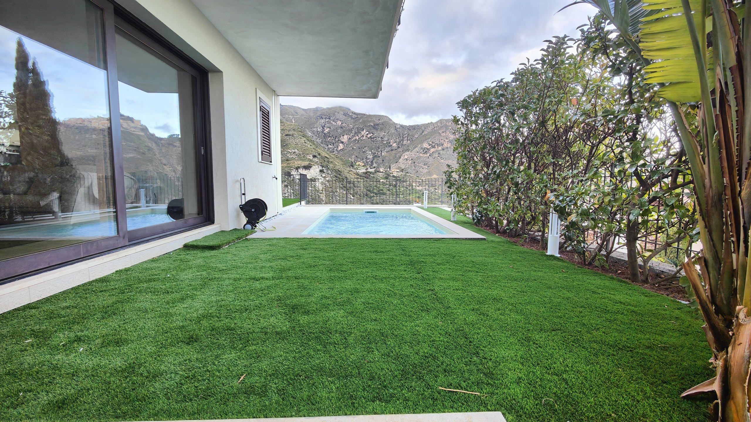 Immagine 29 di Villa in vendita  in c.da mastrissa snc a Taormina