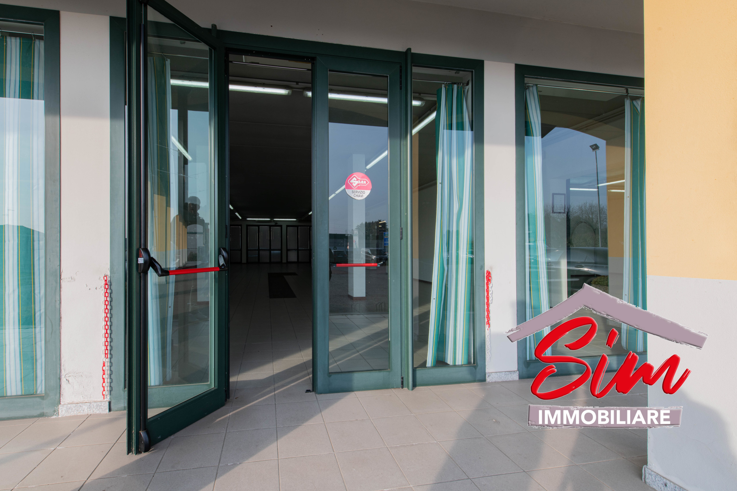 Immagine 3 di Locale commerciale in vendita  in Via Vecchia Circonvallazione sn a Oleggio