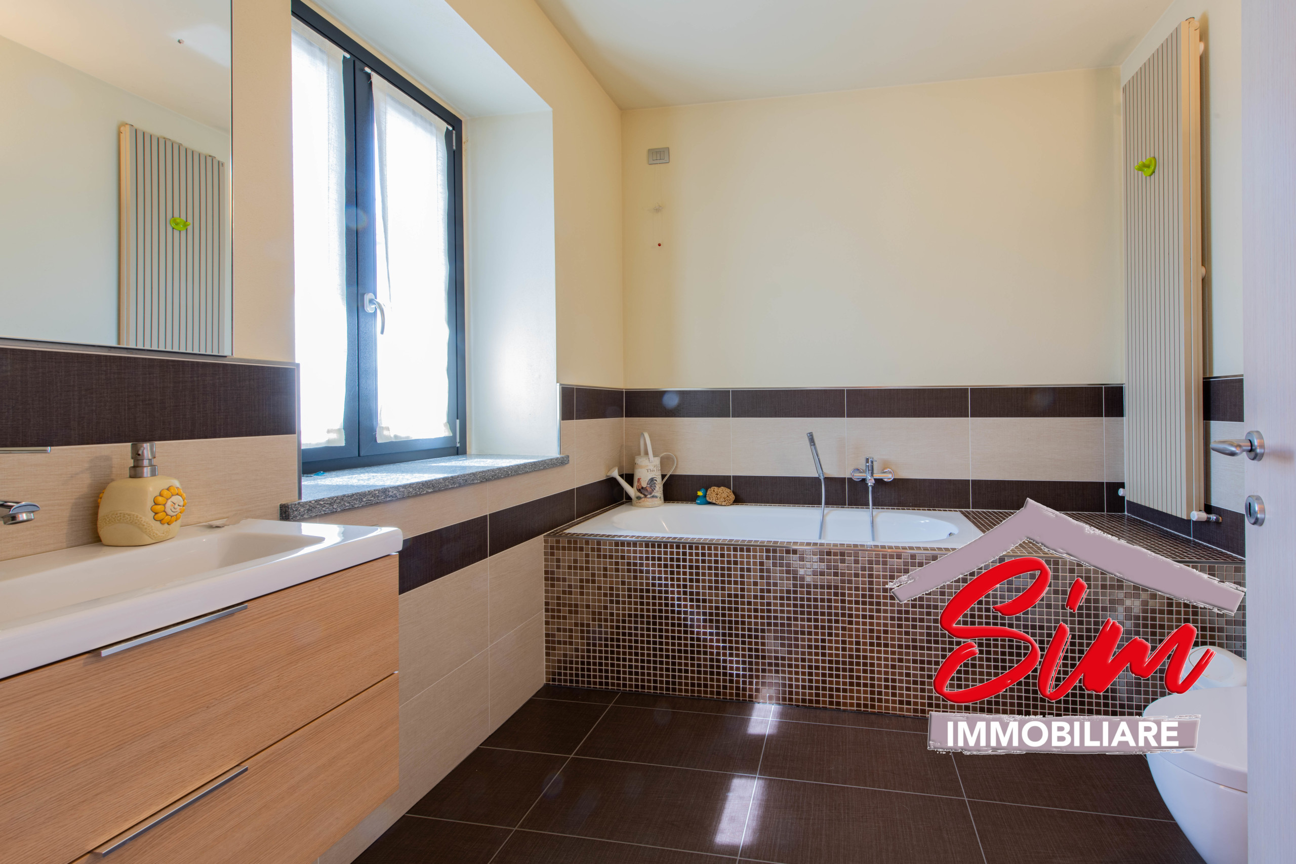 Immagine 10 di Terratetto in vendita  in Piazza Regina Margherita 11 a Mandello Vitta