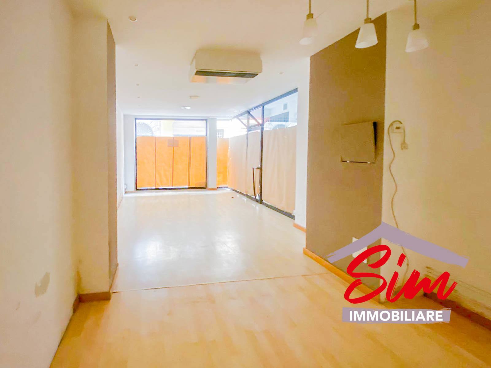 Immagine 23 di Locale commerciale in affitto  in c.so Italia snc a Novara