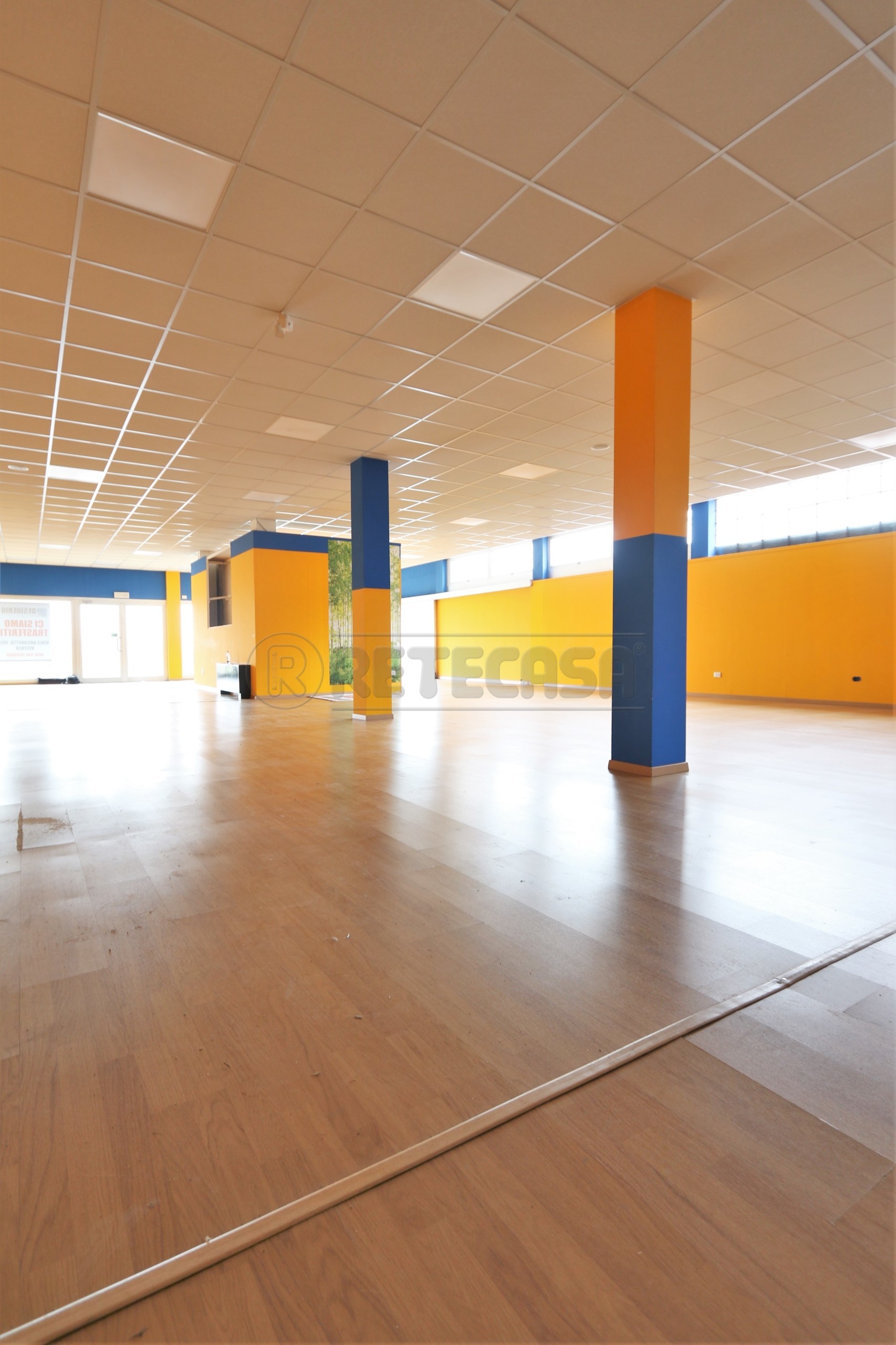 Immagine 11 di Locale commerciale in affitto  in Strada Padana verso Padova 64 a Vicenza