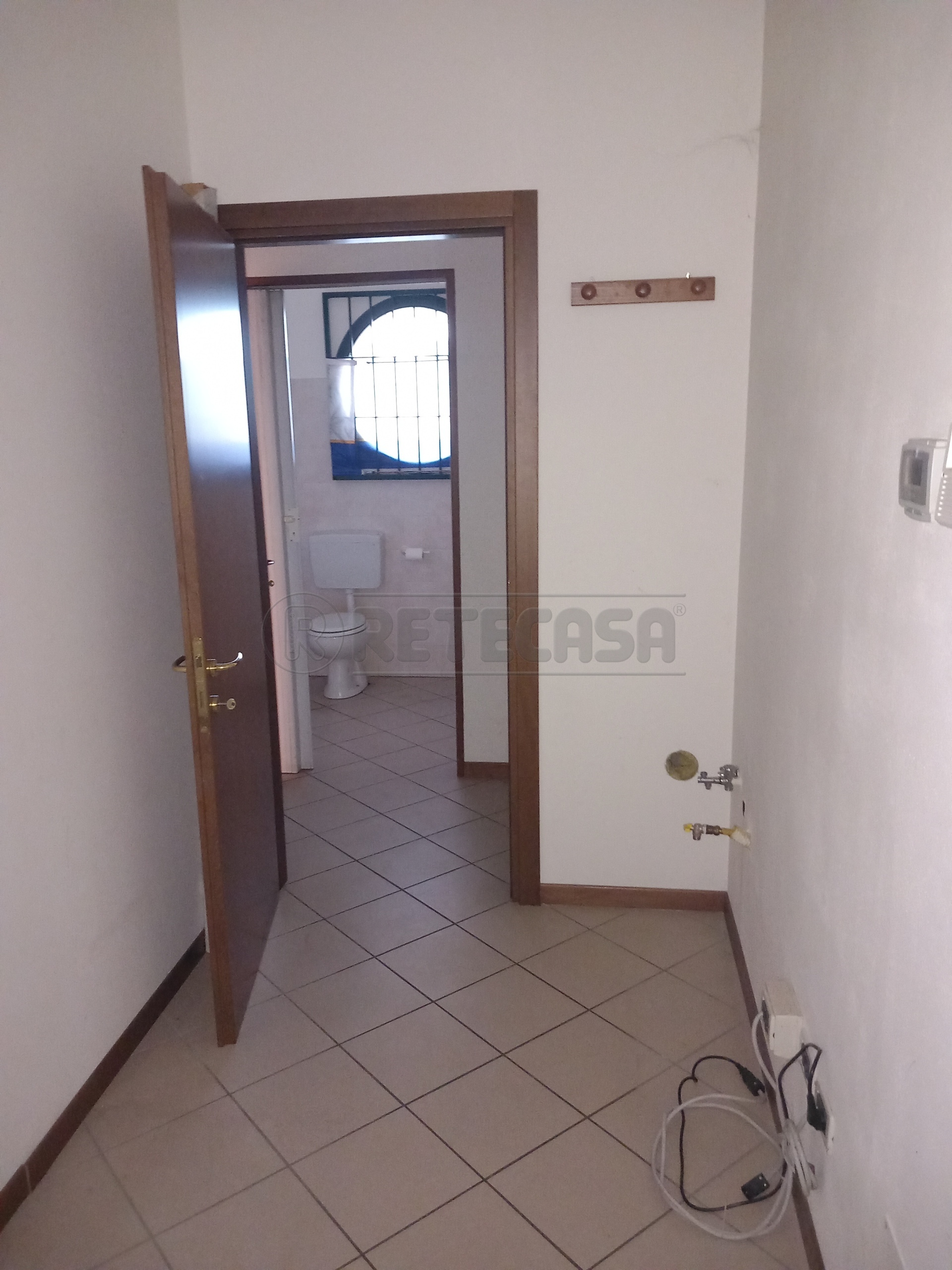 Immagine 15 di Locale commerciale in affitto  in Via A. Bembo 48 a Nanto