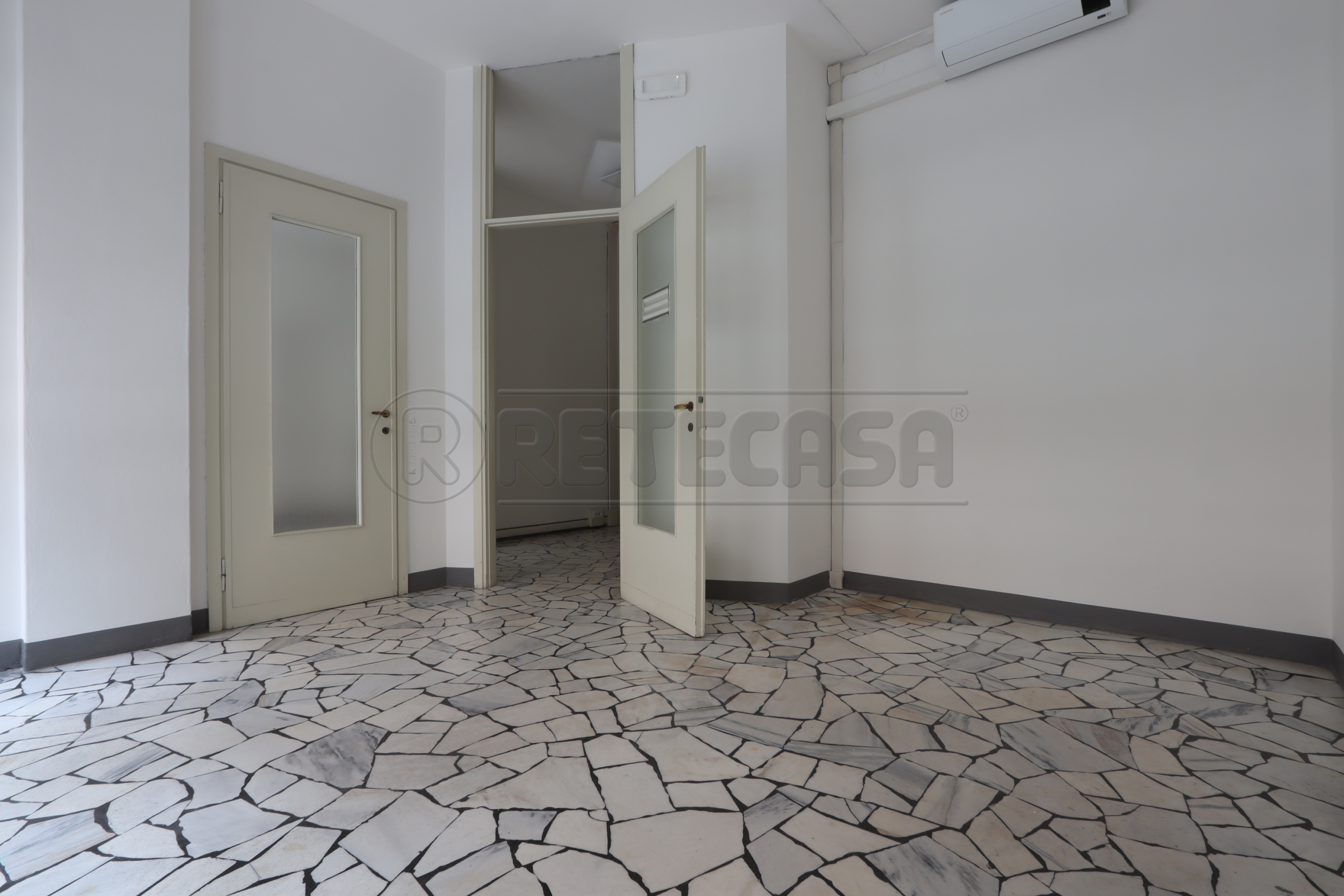 Immagine 14 di Ufficio in affitto  in Viale Milano 56 a Vicenza