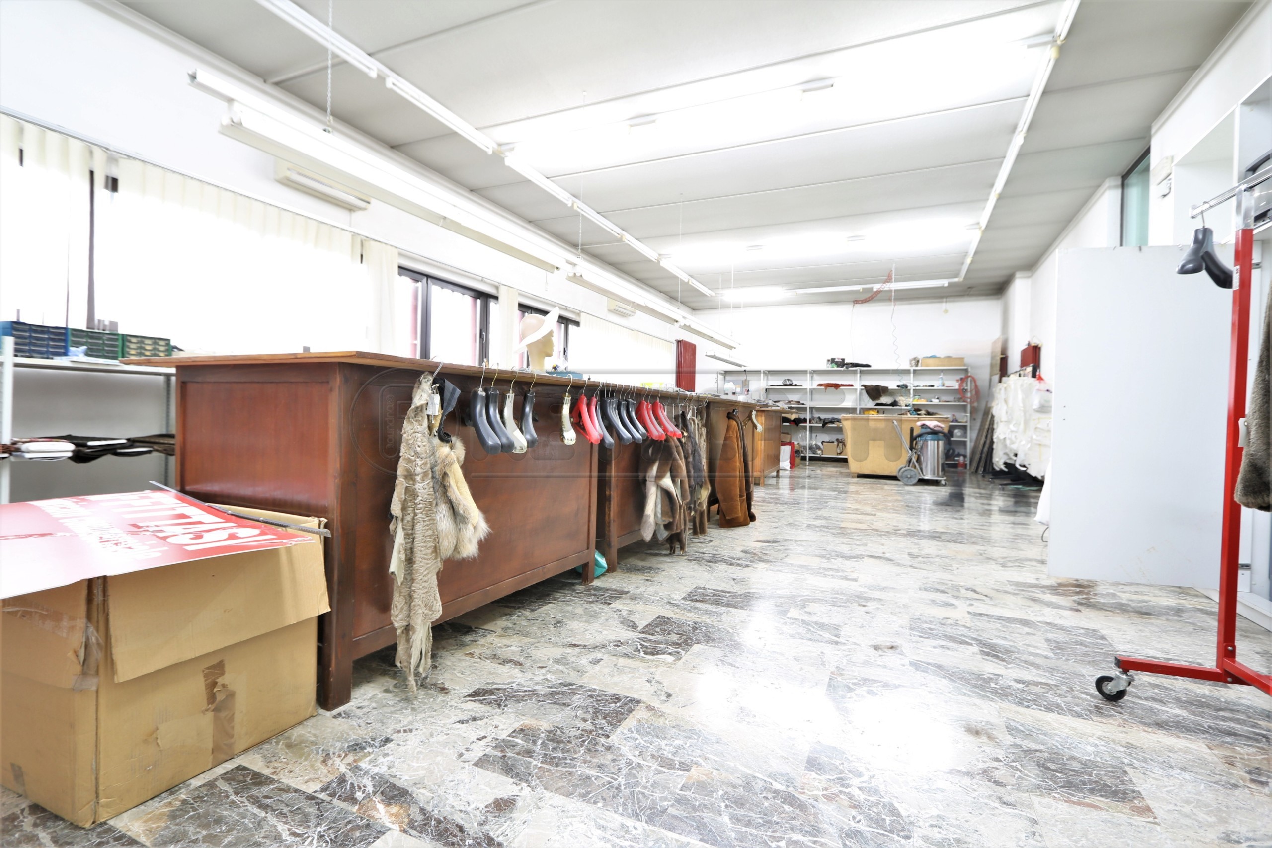 Immagine 23 di Locale commerciale in vendita  in via dal ponte a Torri Di Quartesolo